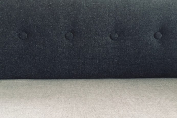 無印良品ソファベッドのボーエ・モーエンセン化計画：ボタンタフティング