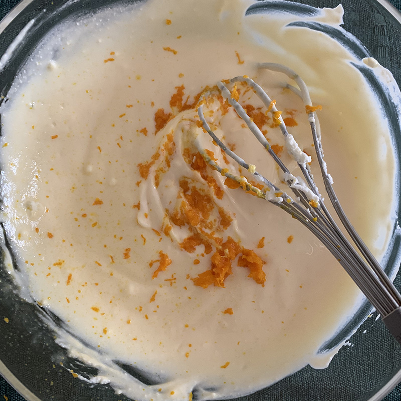 オレンジ風味のカスタニョーレを作る（オレンジの皮を入れる）