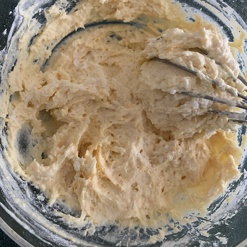 オレンジ風味のカスタニョーレを作る