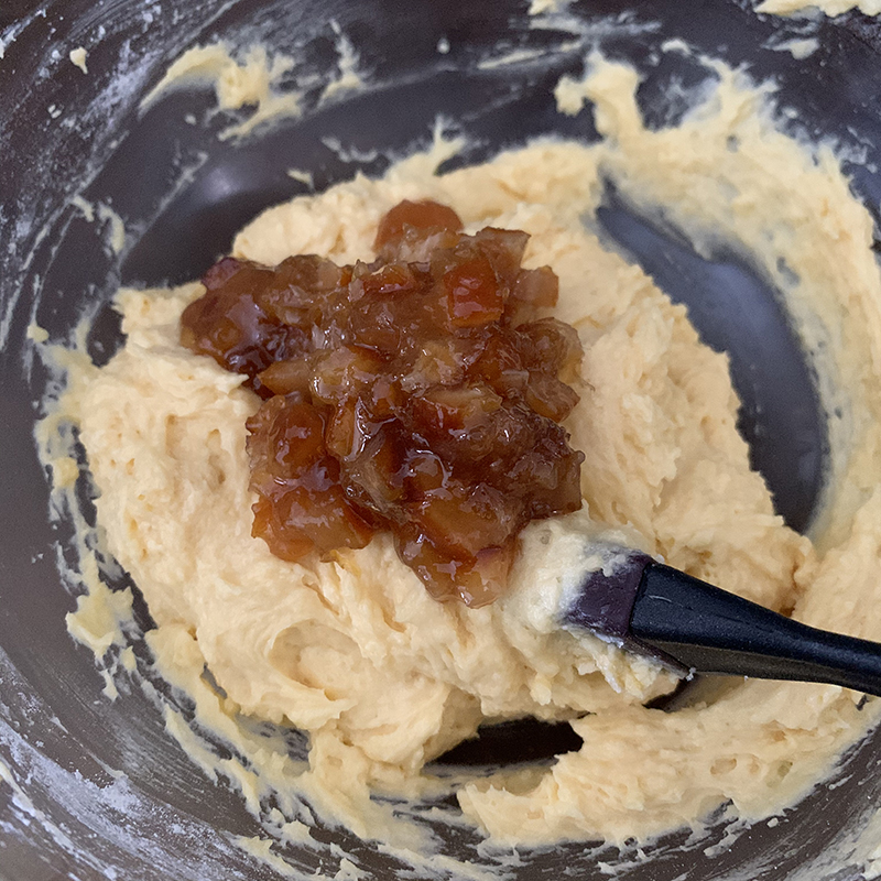 刻んだマーマレードを加える