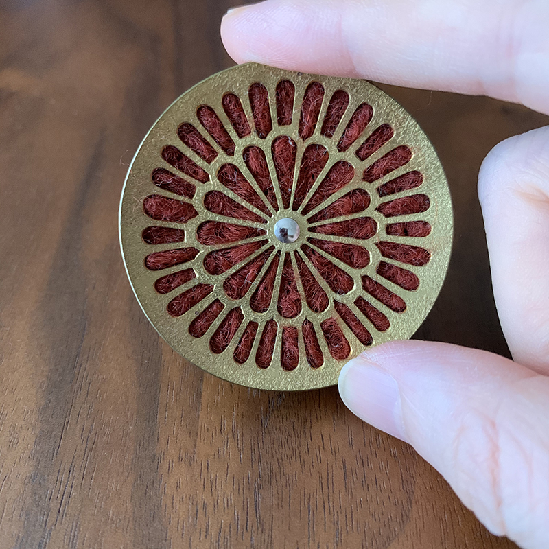 大桃沙織さんのお針刺し