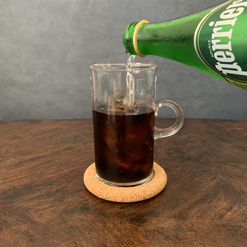 ペリエナチュラルを注ぐ