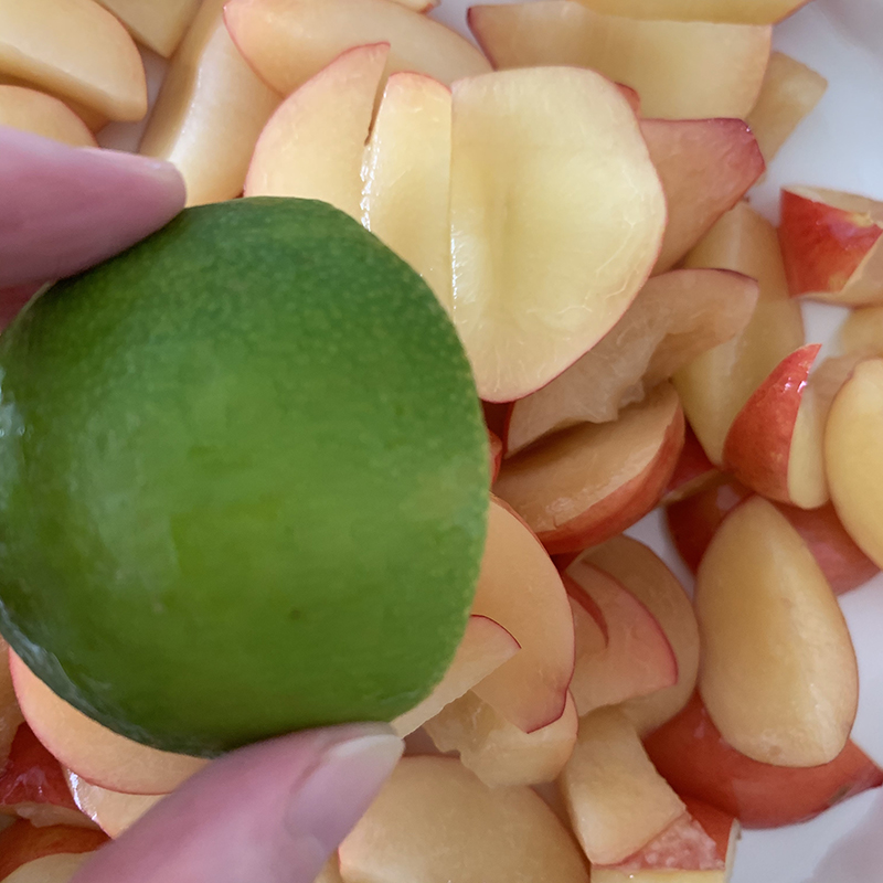 プラムのガレットのフィリングを作る