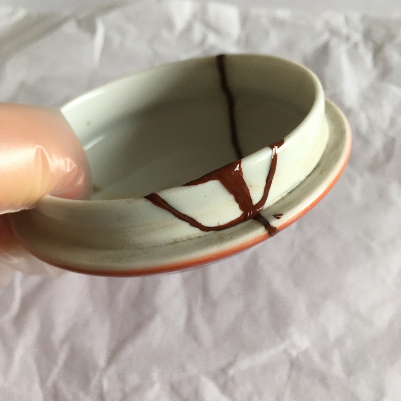 金継ぎで直す：深川製磁の急須の蓋 – at 527