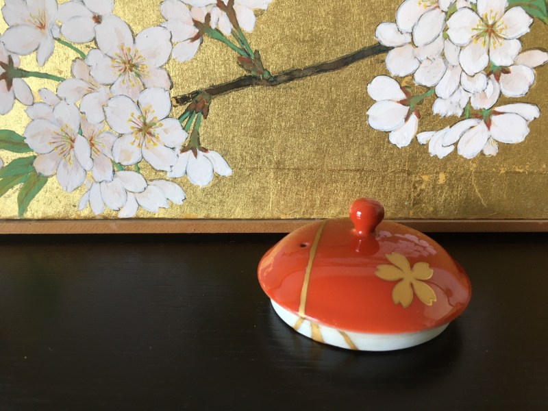 金継ぎが完成した深川製磁桜の急須の蓋