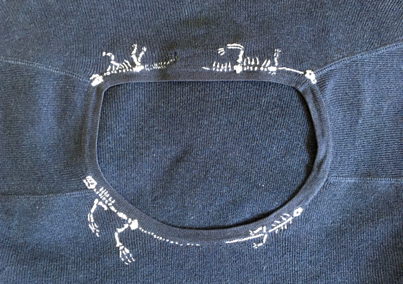 恐竜刺繍でお直し