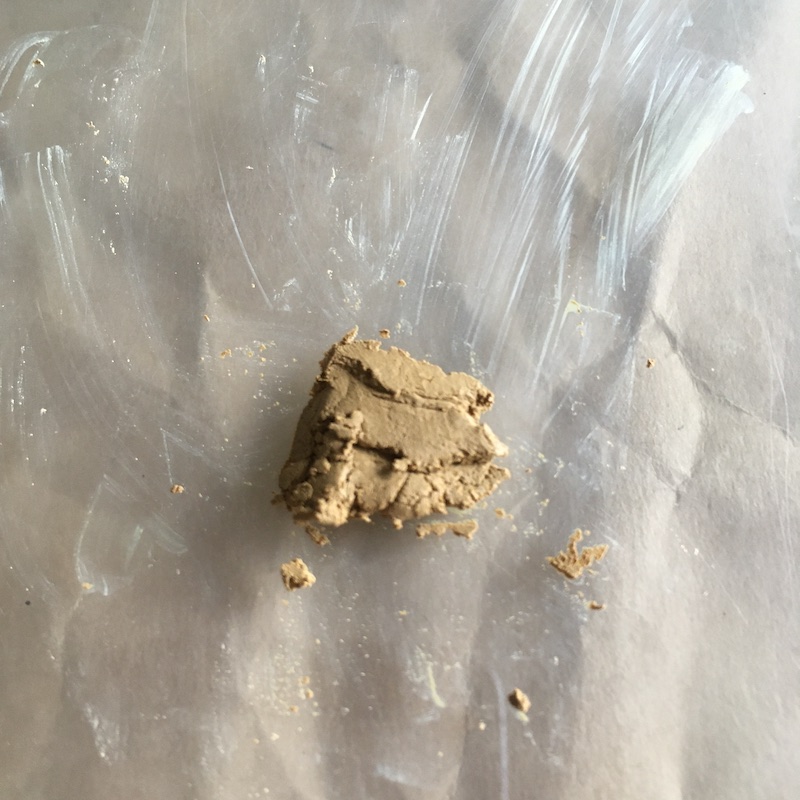 砥の粉と水を混ぜたもの