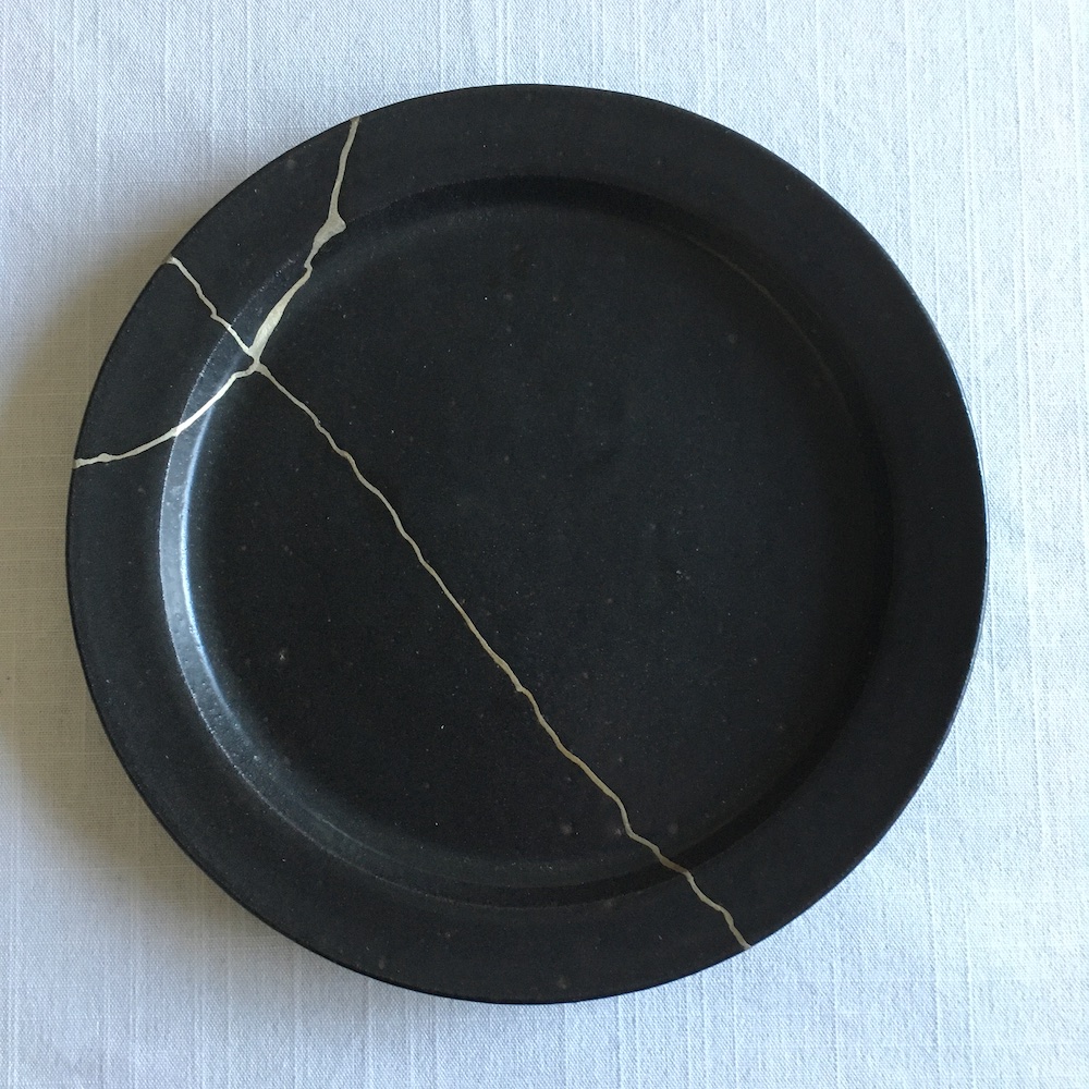 錫で仕上げた吉田直嗣の皿