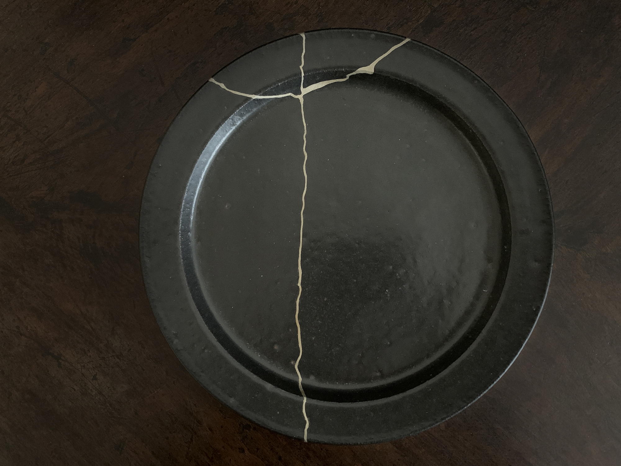 錫継ぎで直した吉田直嗣の皿