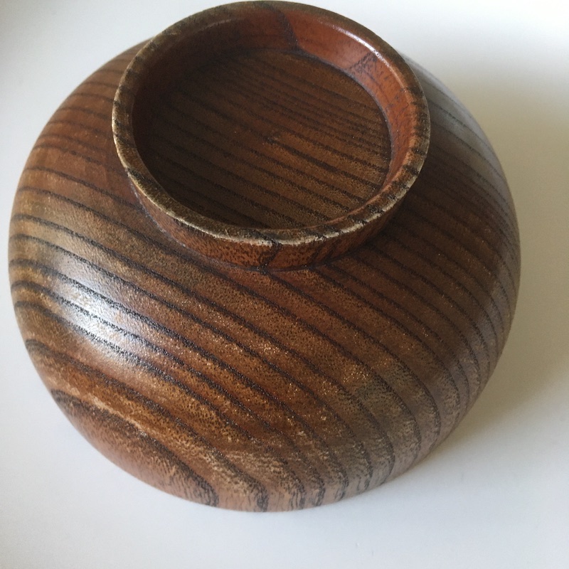 塗りが剥げてきたお椀