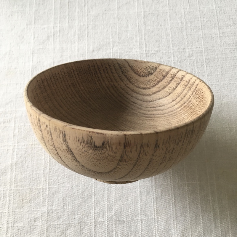 サンドペーパーをかけたお椀