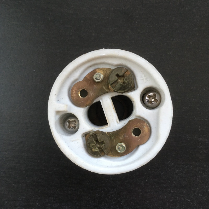 陶器製ソケットの上部内側